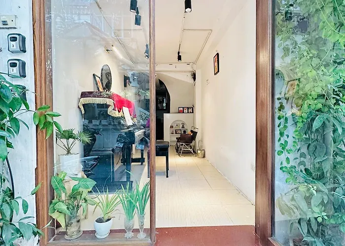 Bright Large Window Room Private External Bathroom